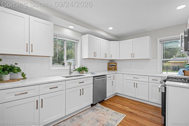 24201 Oneida Street, Oak Park, MI 48237
