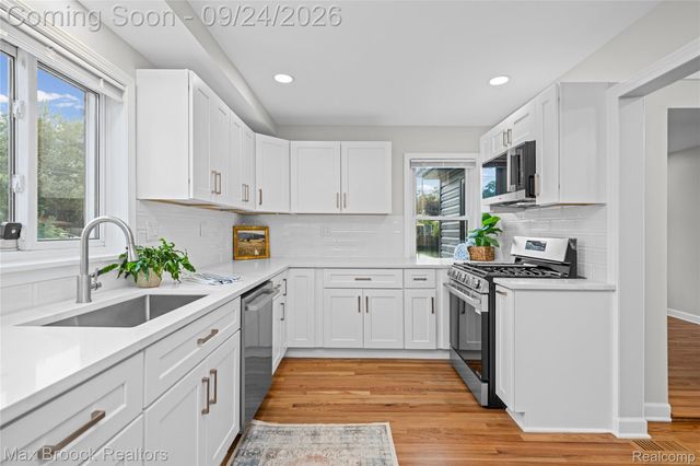 24201 Oneida Street, Oak Park, MI 48237