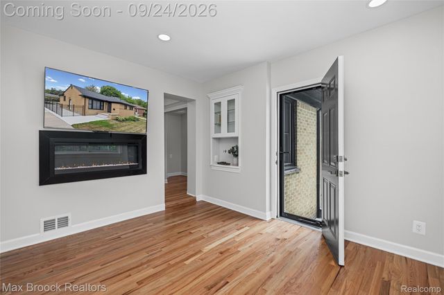 24201 Oneida Street, Oak Park, MI 48237