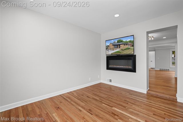 24201 Oneida Street, Oak Park, MI 48237