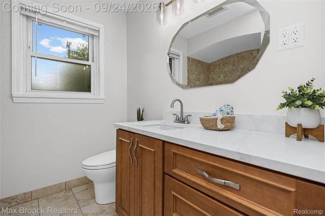24201 Oneida Street, Oak Park, MI 48237