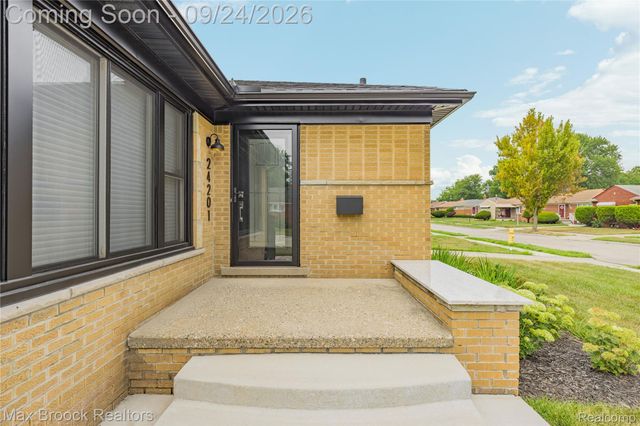 24201 Oneida Street, Oak Park, MI 48237