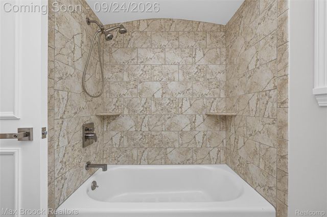 24201 Oneida Street, Oak Park, MI 48237