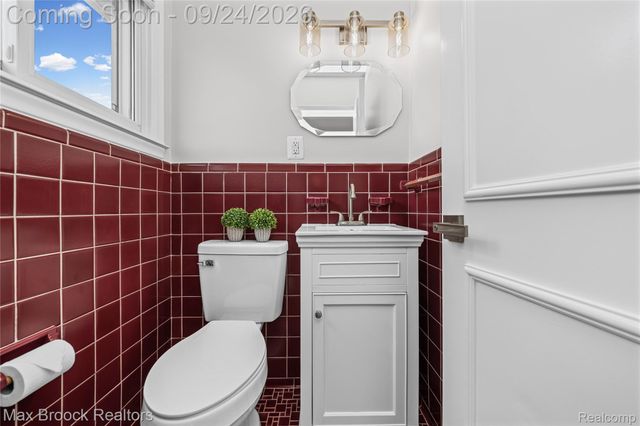 24201 Oneida Street, Oak Park, MI 48237