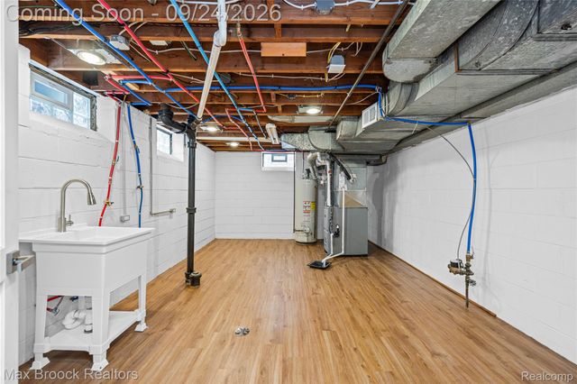 24201 Oneida Street, Oak Park, MI 48237