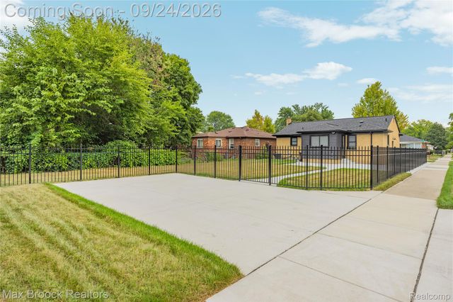 24201 Oneida Street, Oak Park, MI 48237