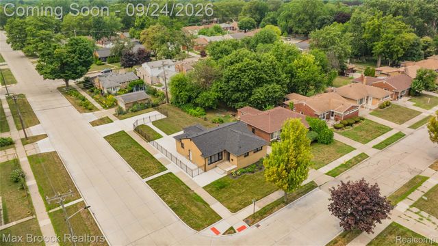 24201 Oneida Street, Oak Park, MI 48237