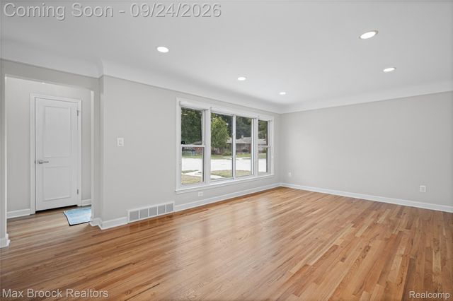24201 Oneida Street, Oak Park, MI 48237