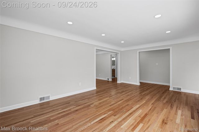 24201 Oneida Street, Oak Park, MI 48237