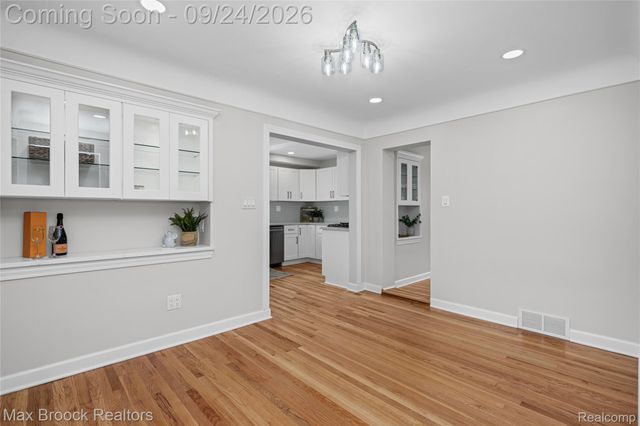 24201 Oneida Street, Oak Park, MI 48237
