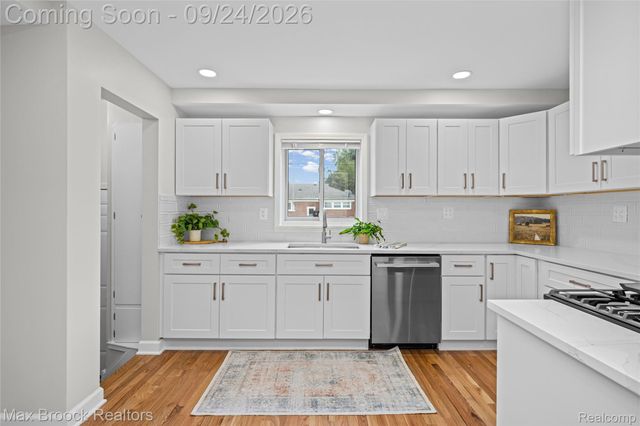 24201 Oneida Street, Oak Park, MI 48237