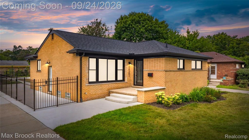 24201 Oneida Street, Oak Park, MI 48237