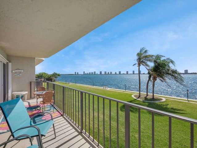 801 Lake Shore Drive 204, Lake Park, FL 33403