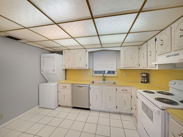801 Lake Shore Drive 204, Lake Park, FL 33403