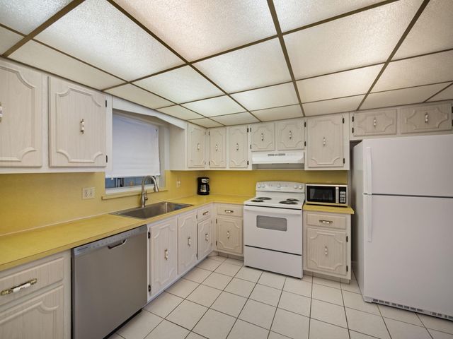 801 Lake Shore Drive 204, Lake Park, FL 33403
