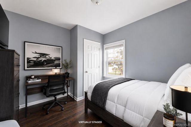 15 Kent Road, Island Park, NY 11558