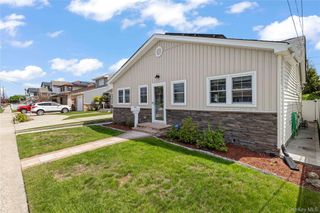 15 Kent Road, Island Park, NY 11558