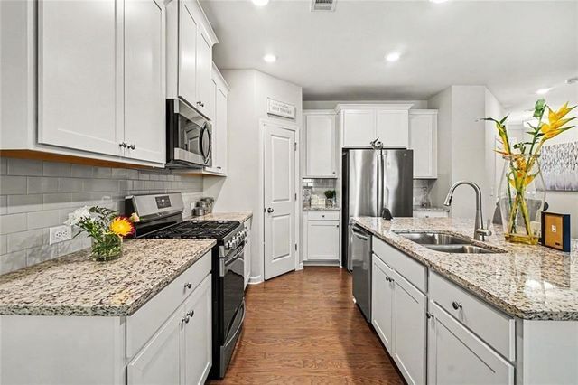515 Elm Bluff Way, Lawrenceville, GA 30043