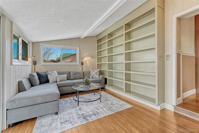 2929 W 39th Avenue, Denver, CO 80211