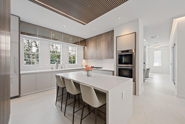 39 Stoney Drive, Palm Beach Gardens, FL 33410