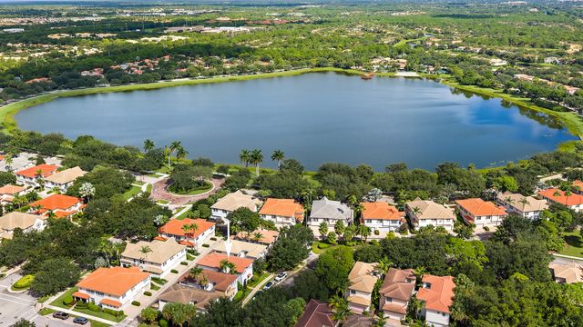 39 Stoney Drive, Palm Beach Gardens, FL 33410