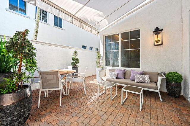 39 Stoney Drive, Palm Beach Gardens, FL 33410