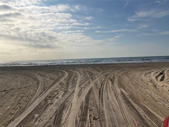 1966 Avenue I, Crystal Beach, TX 77650