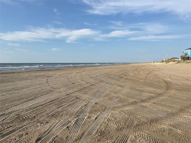 1966 Avenue I, Crystal Beach, TX 77650
