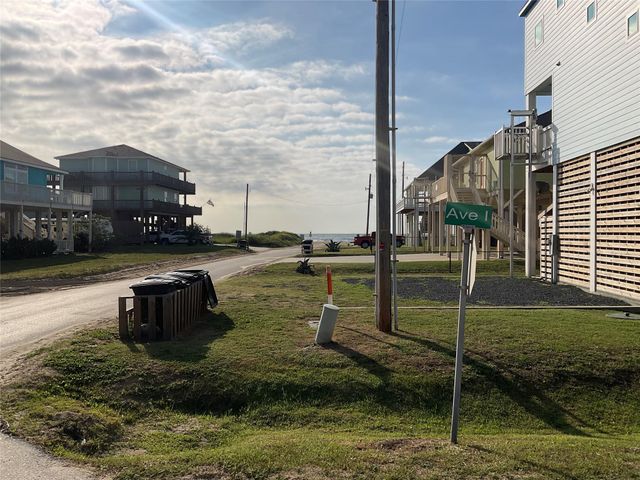 1966 Avenue I, Crystal Beach, TX 77650