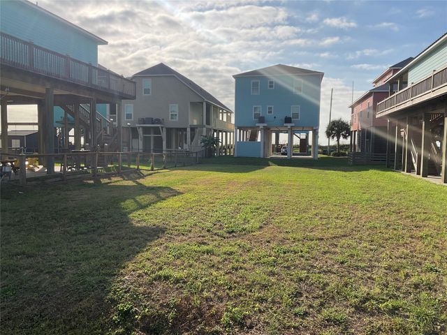 1966 Avenue I, Crystal Beach, TX 77650