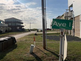 1966 Avenue I, Crystal Beach, TX 77650