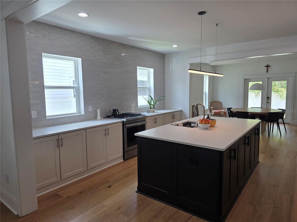 Image 12 of property listing at 3016 N MASSACHUSETTS AVENUE, Tampa, FL 33603