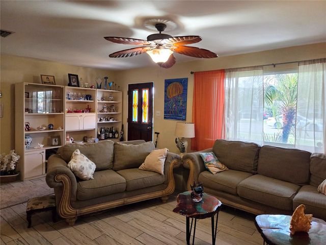 11066 102ND AVENUE N, Seminole, FL 33778