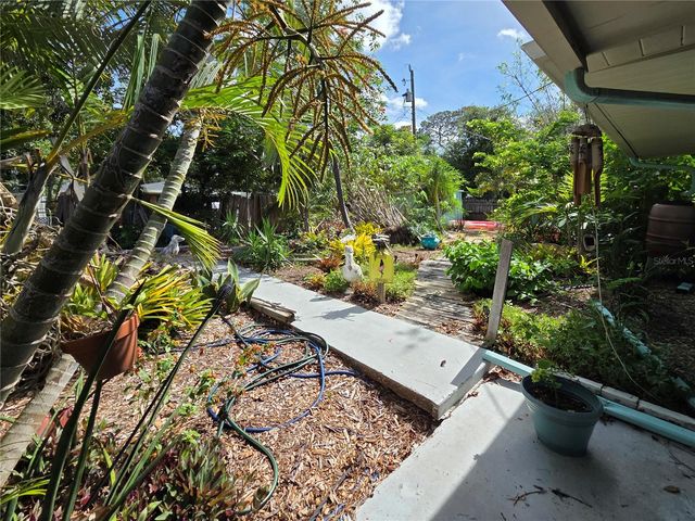 11066 102ND AVENUE N, Seminole, FL 33778