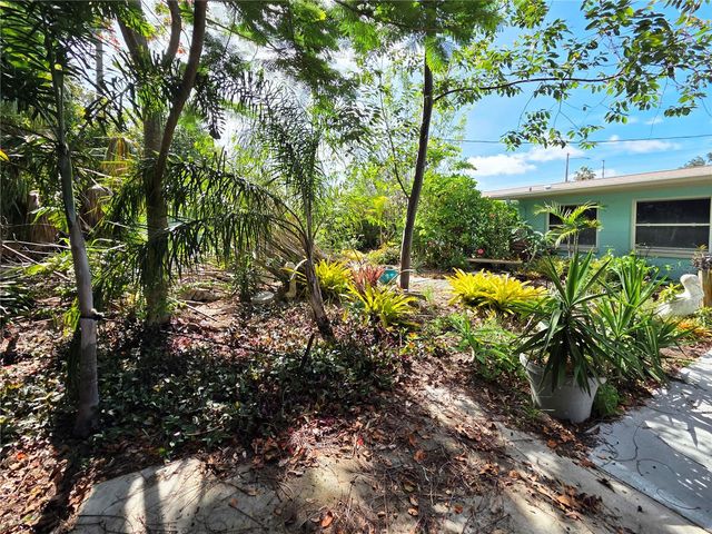 11066 102ND AVENUE N, Seminole, FL 33778