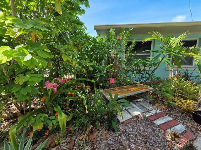 11066 102ND AVENUE N, Seminole, FL 33778