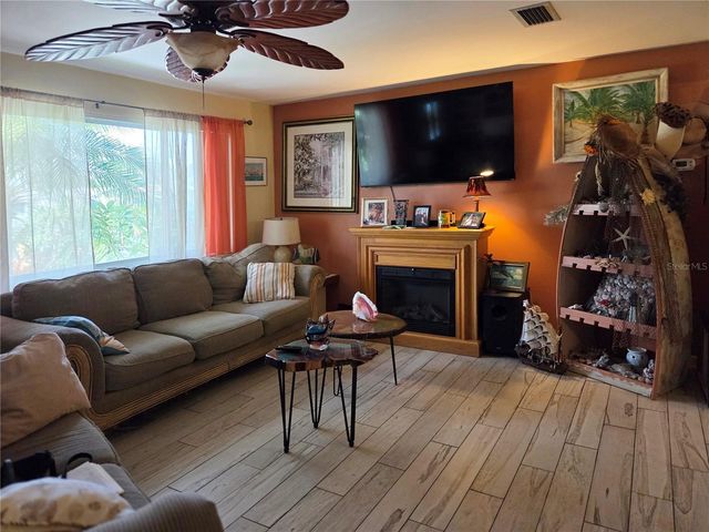 11066 102ND AVENUE N, Seminole, FL 33778
