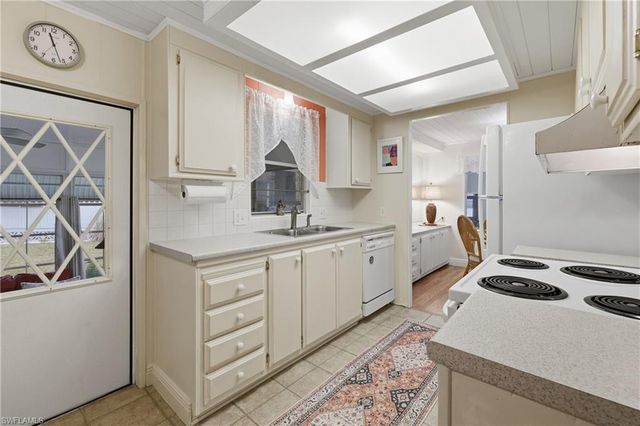 613 Pine Grove CT, North Fort Myers, FL 33917