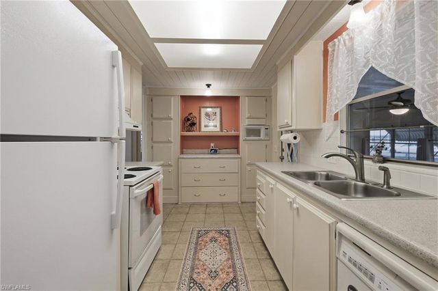 613 Pine Grove CT, North Fort Myers, FL 33917