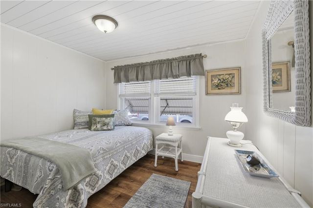 613 Pine Grove CT, North Fort Myers, FL 33917