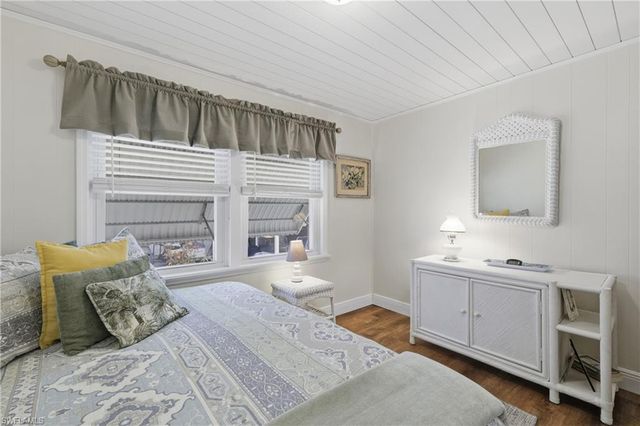 613 Pine Grove CT, North Fort Myers, FL 33917