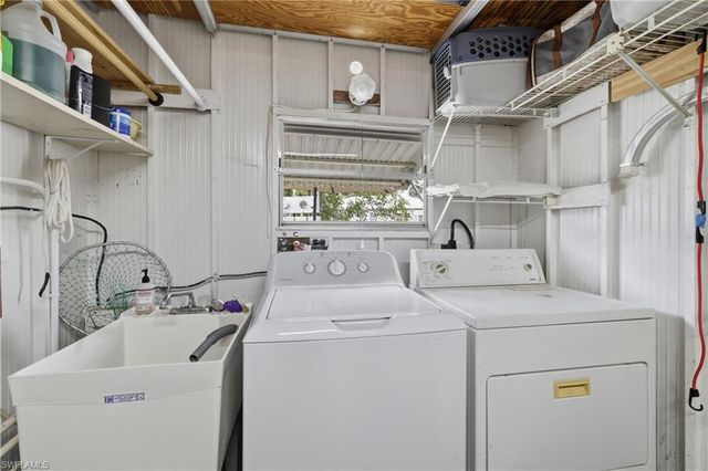 613 Pine Grove CT, North Fort Myers, FL 33917