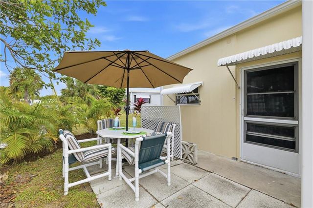 613 Pine Grove CT, North Fort Myers, FL 33917