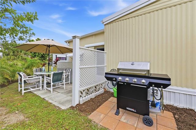 613 Pine Grove CT, North Fort Myers, FL 33917