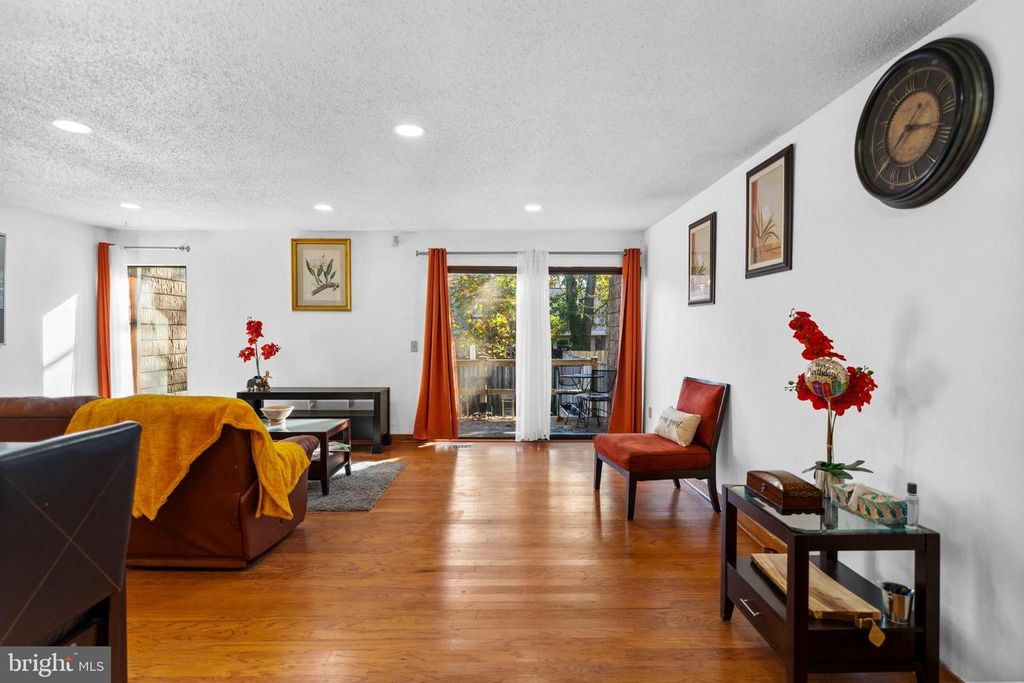 Image 9 of property listing at 2363 NUTMEG, Baltimore, MD 21209