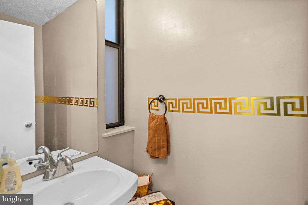 Image 10 of property listing at 2363 NUTMEG, Baltimore, MD 21209