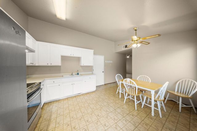 1929 Middelburg Ct, Modesto, CA 95356