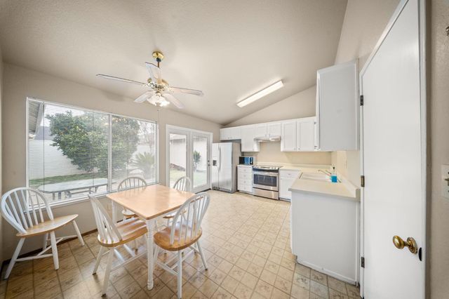 1929 Middelburg Ct, Modesto, CA 95356