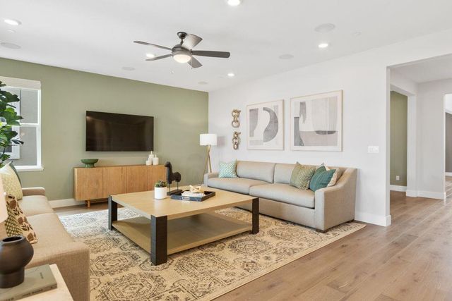 8427 Kyler Rd, Elk Grove, CA 95757