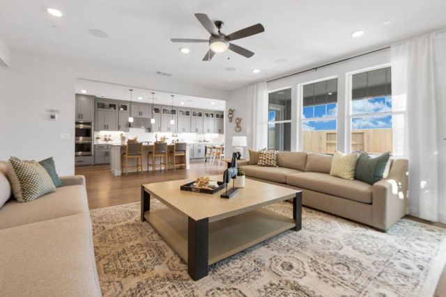 8427 Kyler Rd, Elk Grove, CA 95757